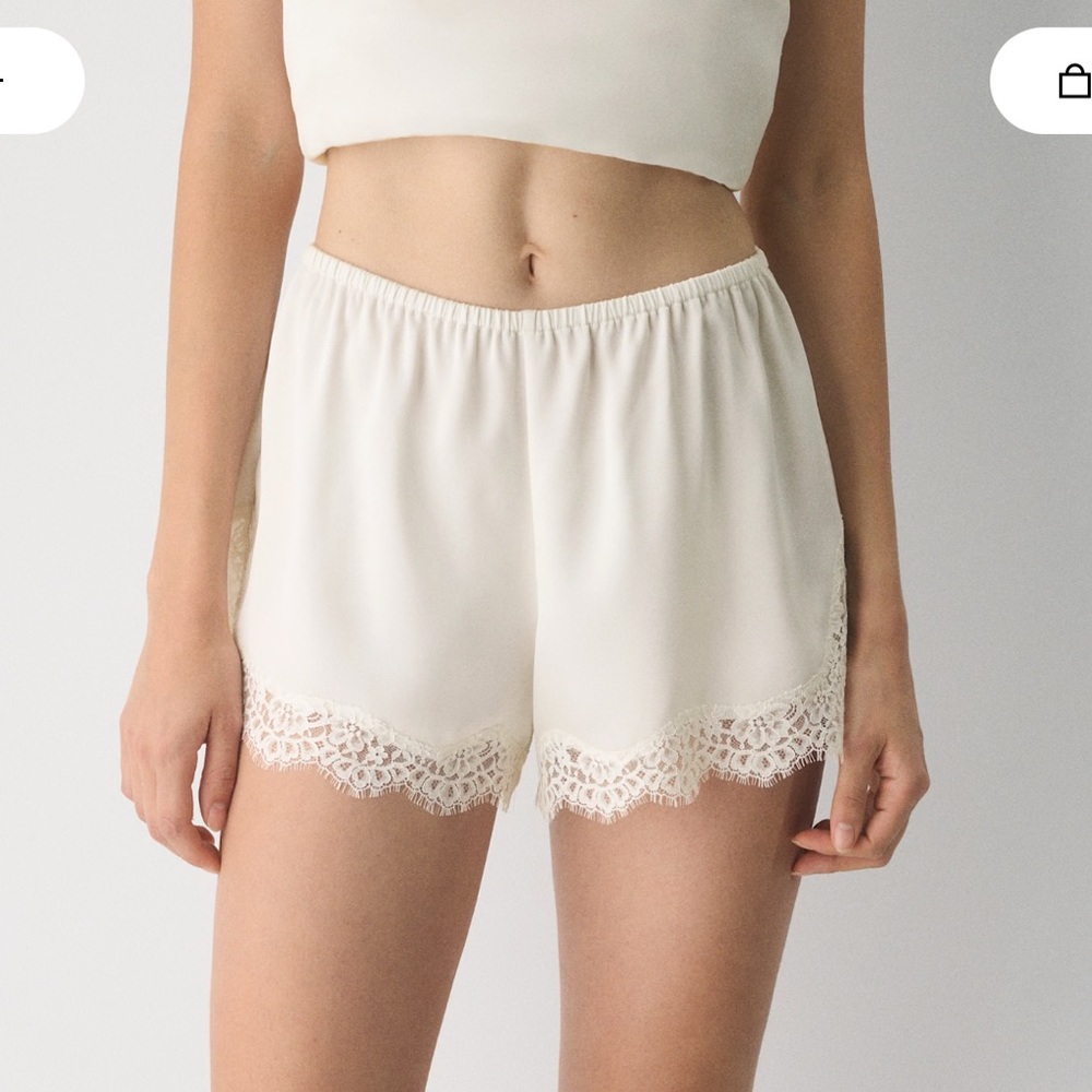 Aritzia Whimsy Satin short lt birch